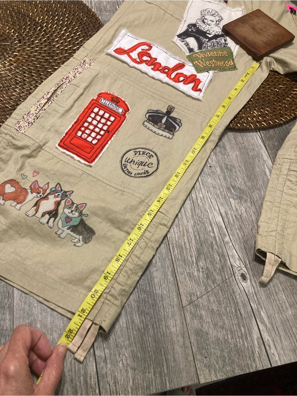 “London calling “ Pants with appliqué and patches - Picture 16 of 16
